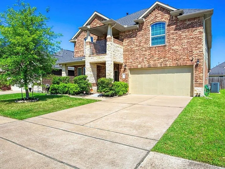 1242 S Maple Dr — Photo 3