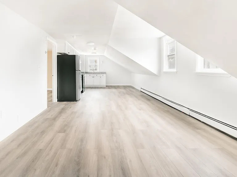 69 2nd St #3 — Photo 5