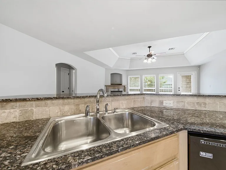 14738 Courtney Dr — Photo 8