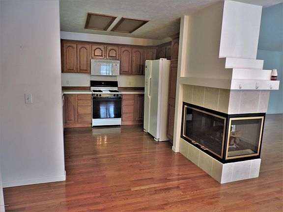 2nd image of 10461 Valley Ct