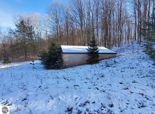 2735 S 9 1/2 Rd, Harrietta, MI 49638