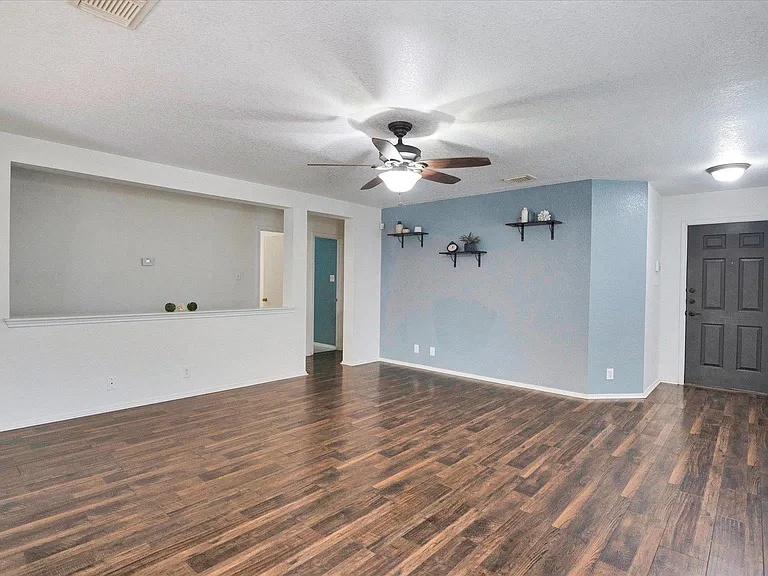 3967 Cherokee Blvd — Photo 6