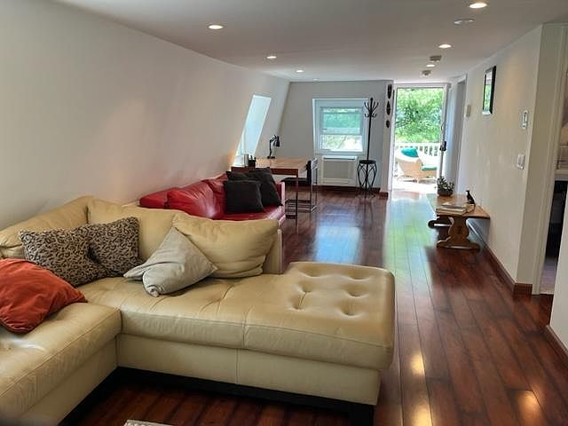1st image of 12 Derby Ln