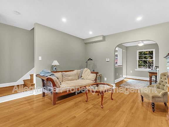 2nd image of 525 E Alexandria Ave