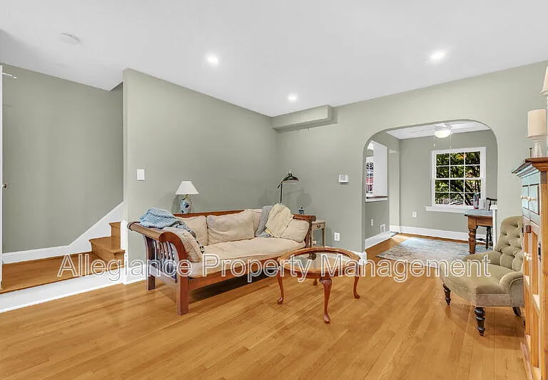 525 E Alexandria Ave — Photo 2