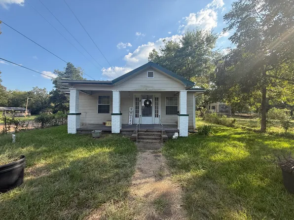 106 N Bradley Ln, Crystal Springs, MS 39059