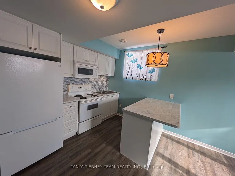 70 Freeland Ave — Photo 6