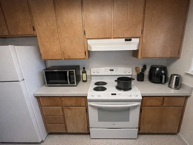 645 Adams St #5 — Photo 15