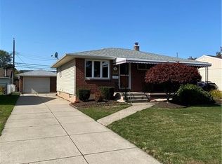 28 Hillsboro Rd, Buffalo, NY 14225