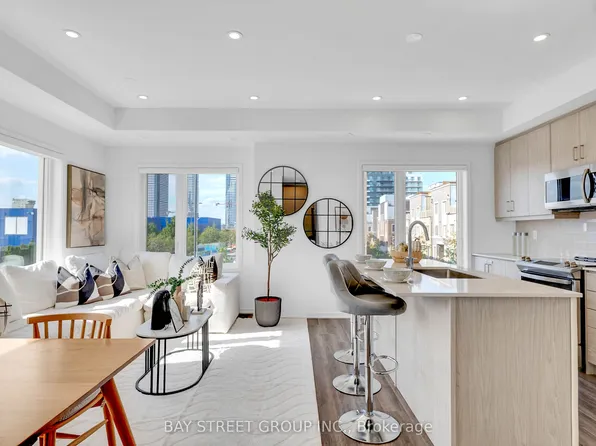 150 Honeycrisp Cres #268, Vaughan, ON L4K 0N7