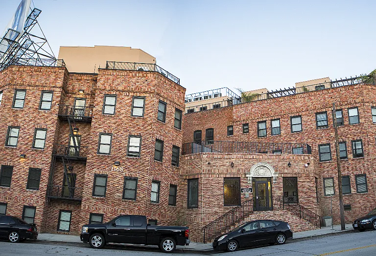 Brownstone Lofts — Photo 2