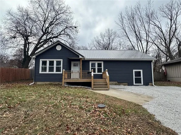 417 E Buchanan St, Richmond, MO 64085