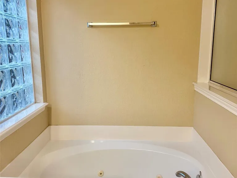 3723 Tumbling Falls Dr — Photo 11