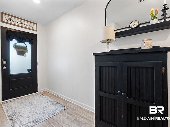 5th image of 2526 Windmere Dr E