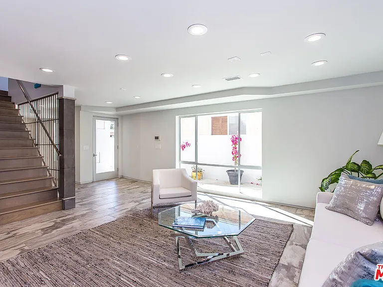 615 6th Ave #1/2 — Photo 32