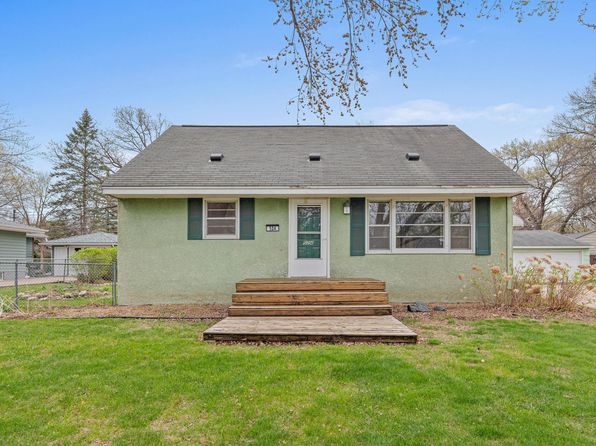 524 Fairmont St NE, Fridley, MN 55432