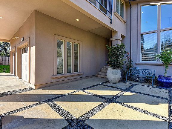 4th image of 110 Deerwood Way