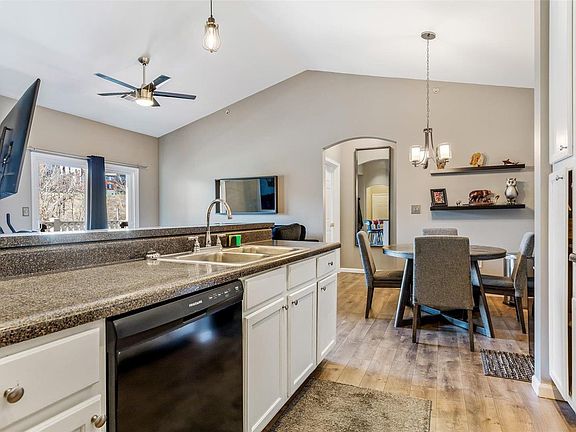 3rd image of 37 Kassebaum Ln APT 307