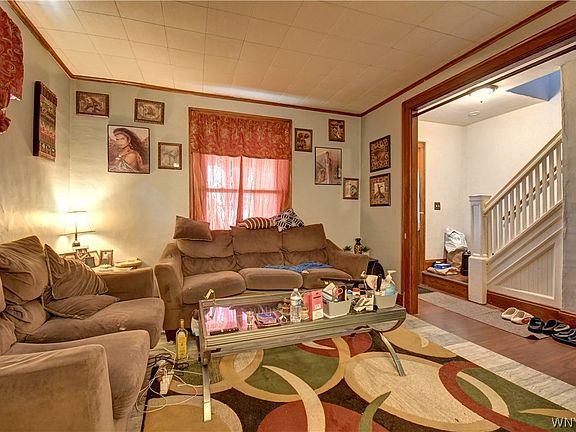 5th image of 110 Prospect St