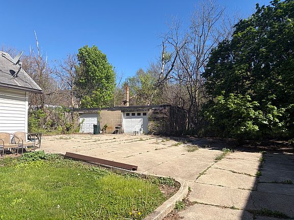 4th image of 706 Dewey St