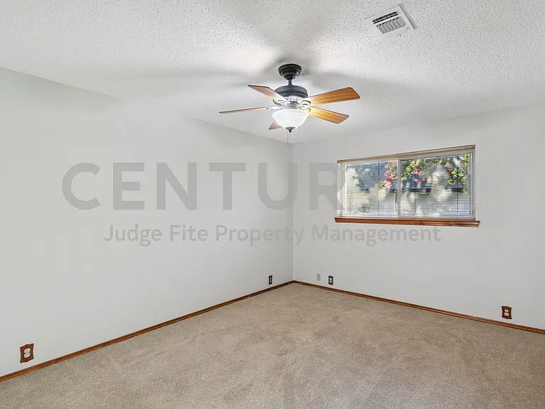 1308 Clubhouse Ct — Photo 18