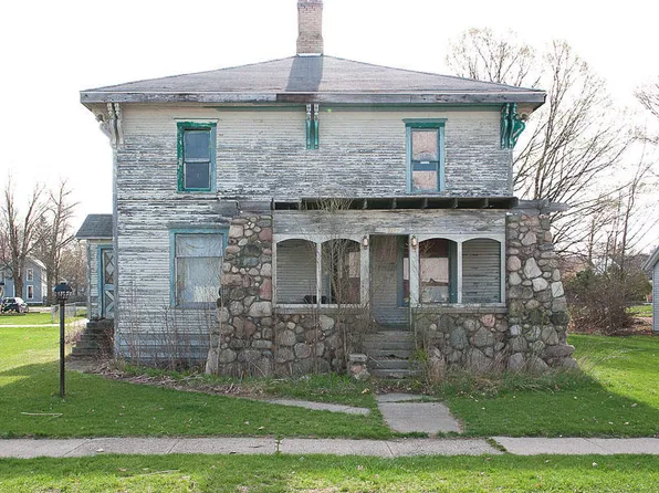 126 White St, Howard City, MI 49329