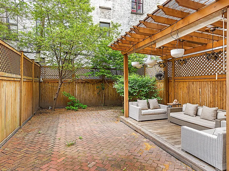 153 Hancock St #TWNHS — Photo 8