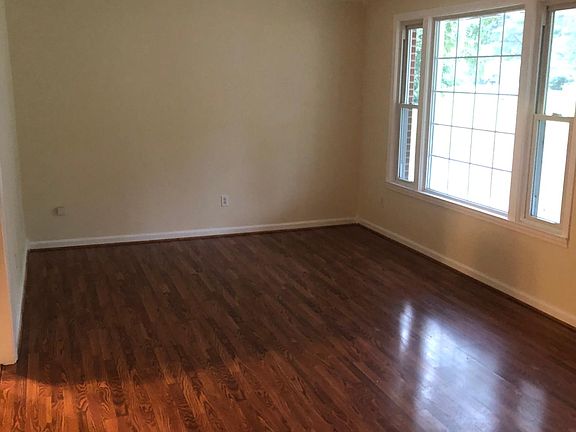 5th image of 1014 River View Dr