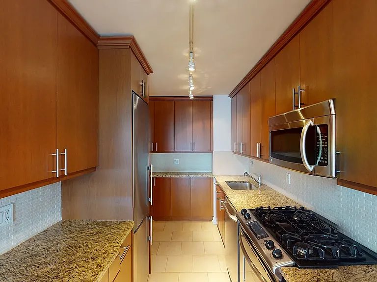 765 Amsterdam Ave #9F — Photo 4