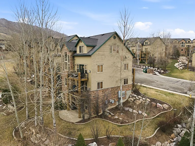 3555 N Fox Run #303 — Photo 35