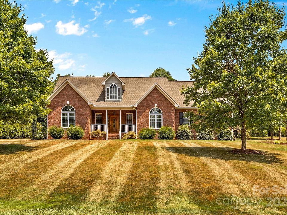 1st image of 2654 Fines Creek Dr