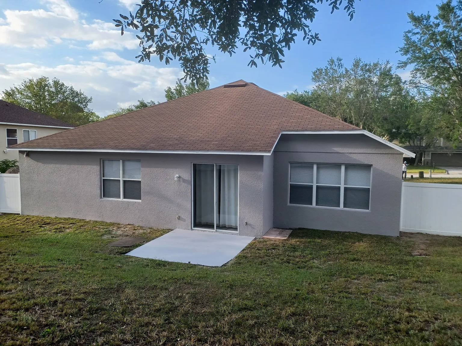4 bed, 2344 sqft, $2,500 — Photo 4