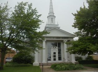 220 N 3rd St, Dekalb, IL 60115