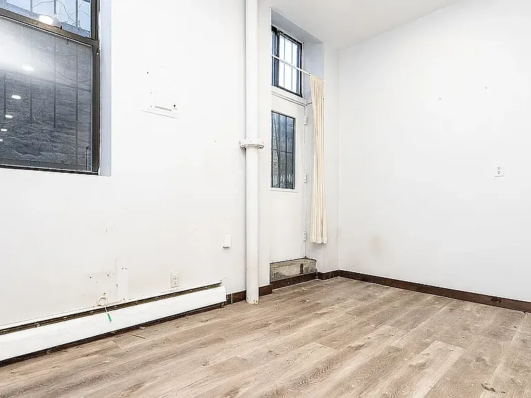 307 Scholes St #102 — Photo 7