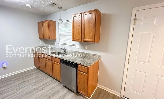 1311 Birch Ct — Photo 8