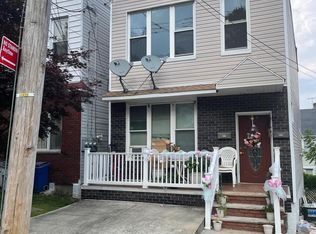 858 Richmond Rd, Staten Island, NY 10304