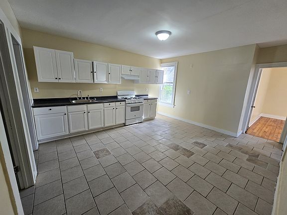2nd image of 133 Orchard St #2/3