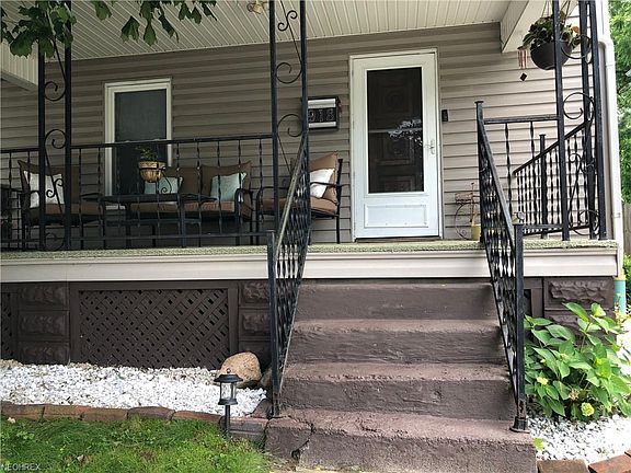 2nd image of 918 32nd St