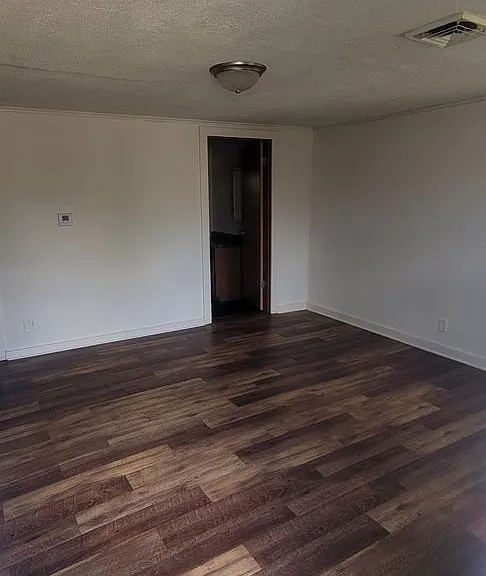 617 Center St — Photo 2