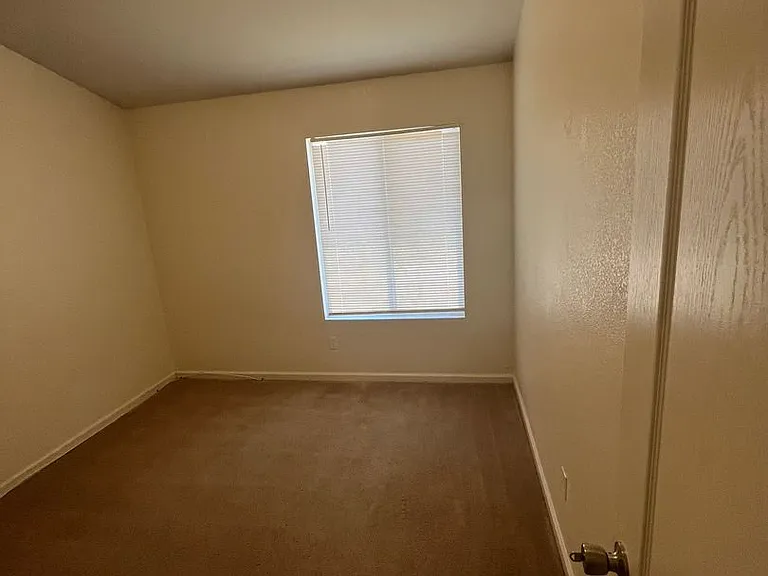 550 Castlerock Ave — Photo 10