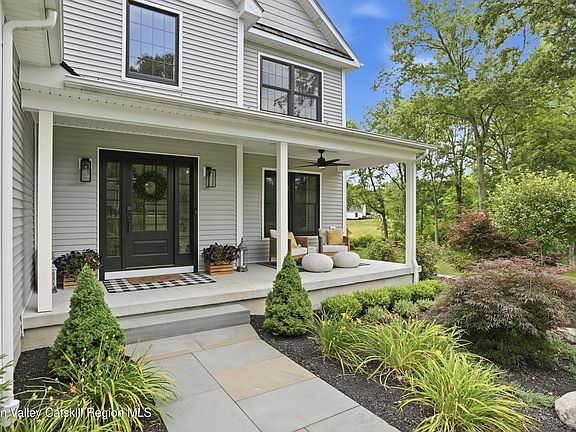 3rd image of 29 Orchard View Drive