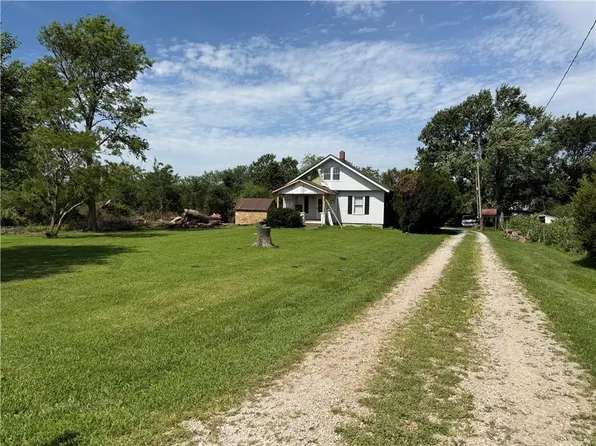 16347 Chieftain Rd, Tonganoxie, KS 66086