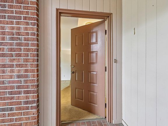 4th image of 1 Peabody Ct