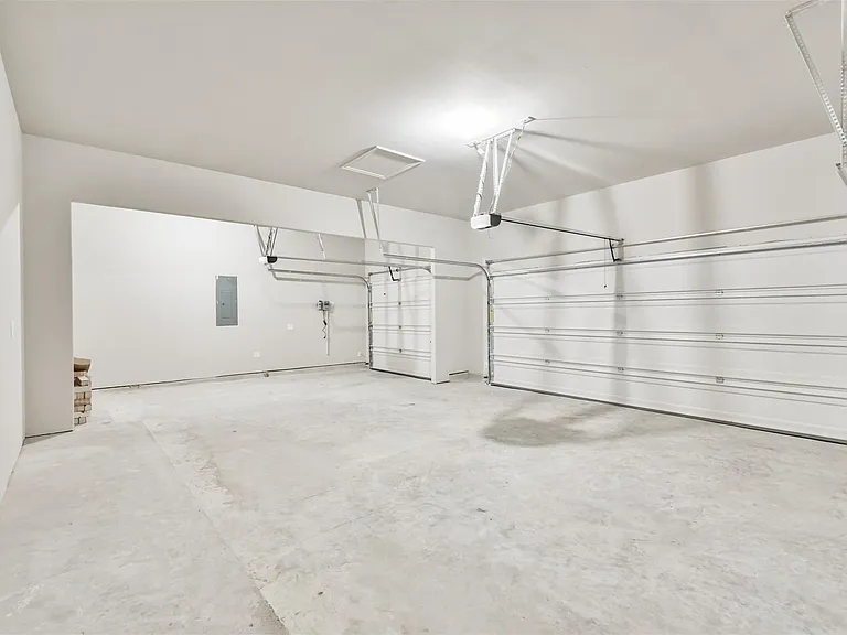 8211 Chartres Wind Dr — Photo 31