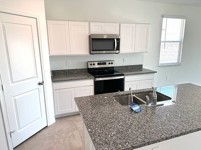 1567 E Fletcher Dr — Photo 7