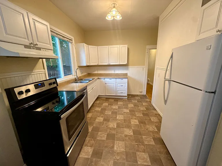 408 S 6th St E — Photo 9