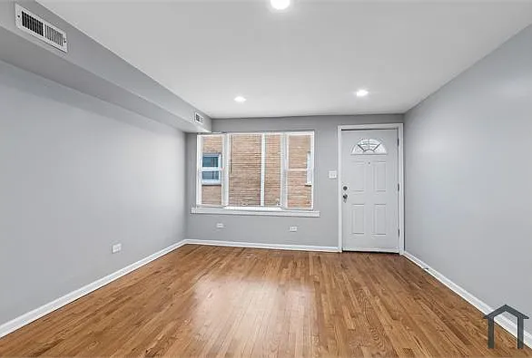3 bed, 1200 sqft, $2,200 — Photo 2