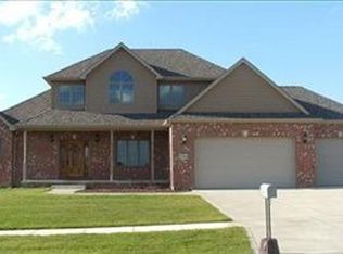 2554 Walker Dr, Valparaiso, IN 46385