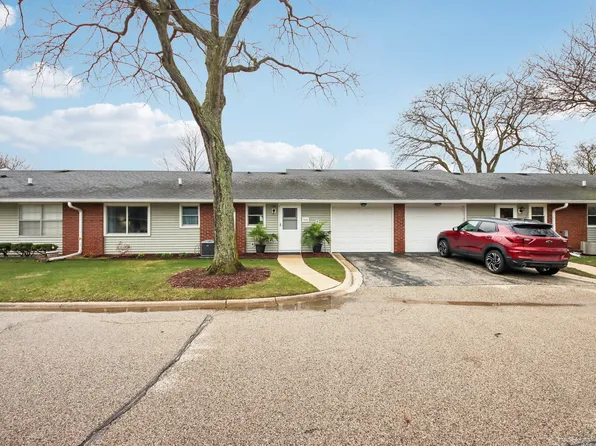 7405 Chevy Chase Ct, Fox Lake, IL 60020