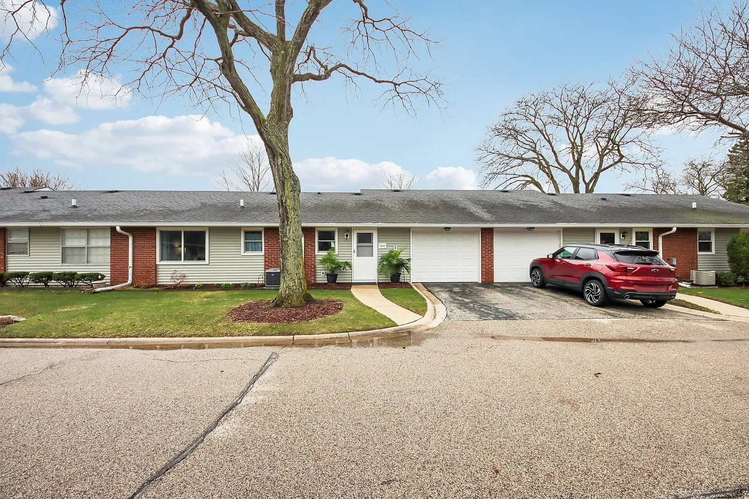 7405 Chevy Chase Ct photo 1